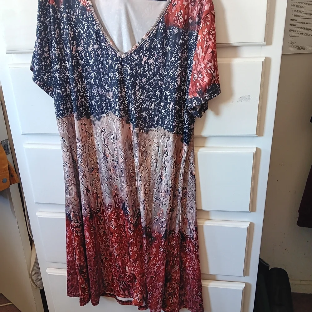 V-Neck dress bust 23" - Picture 3 of 9